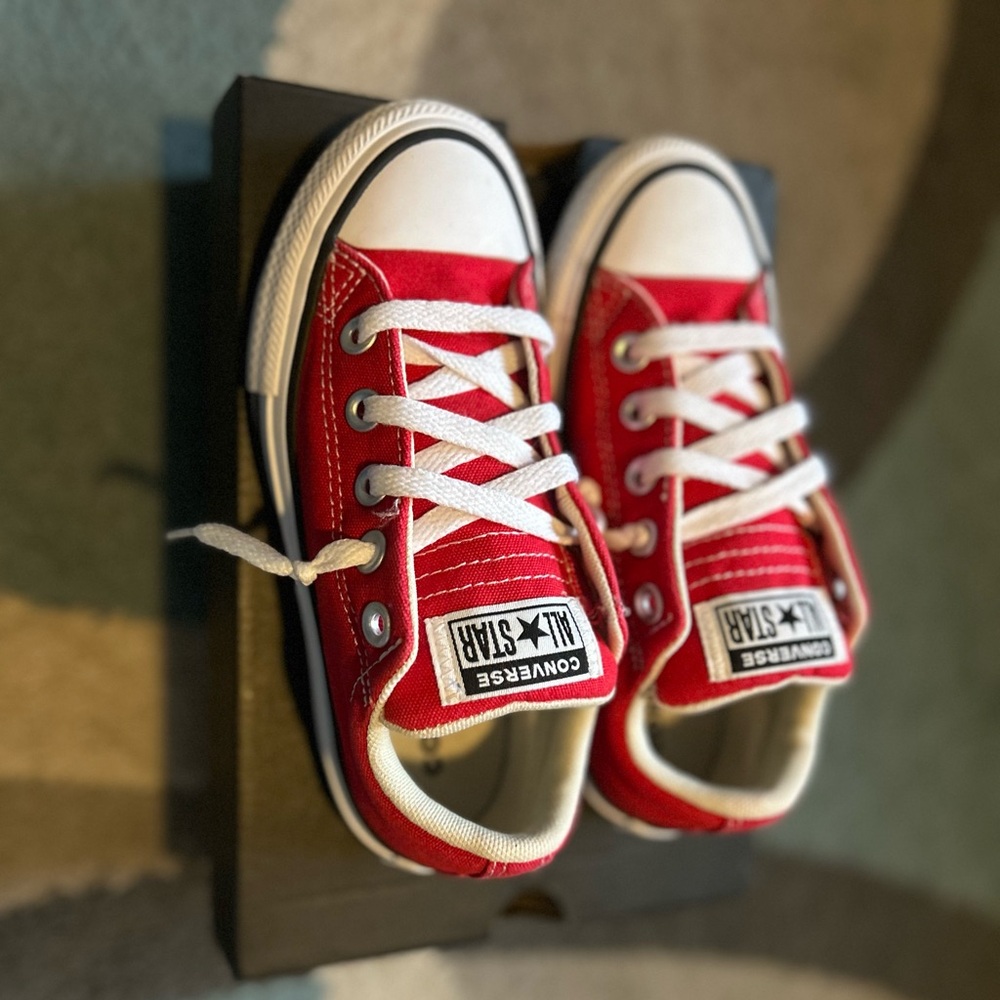 Kids Red Converse Size 13.5 - Picture 2 of 5